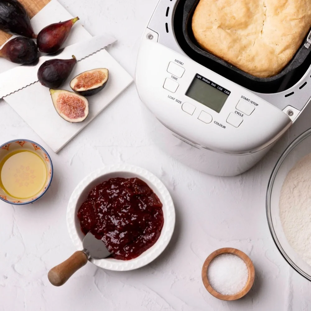 Bella Breadmaker bakes cakes also